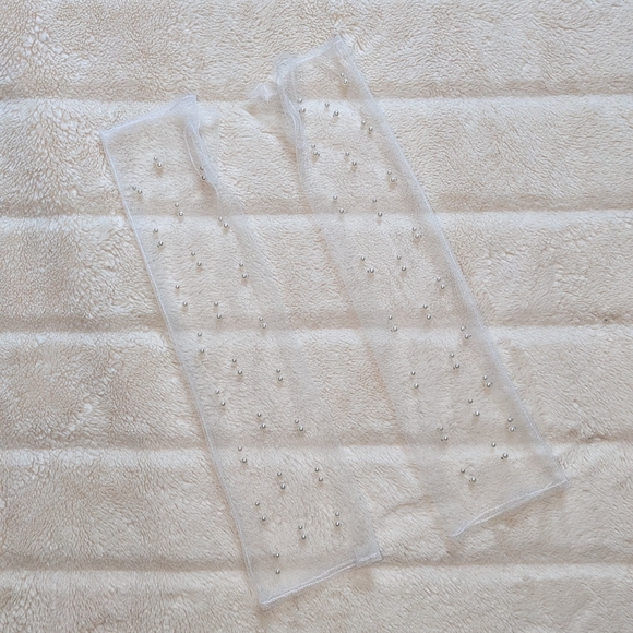 Birdy Grey Pearl Opera Gloves - Picture 3 of 3